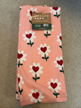 Saba Pink Daisy Heart Kitchen Towel Set